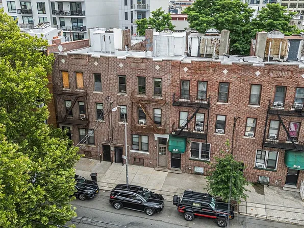 36-25 30th St #Penthouse, Astoria, NY 11106