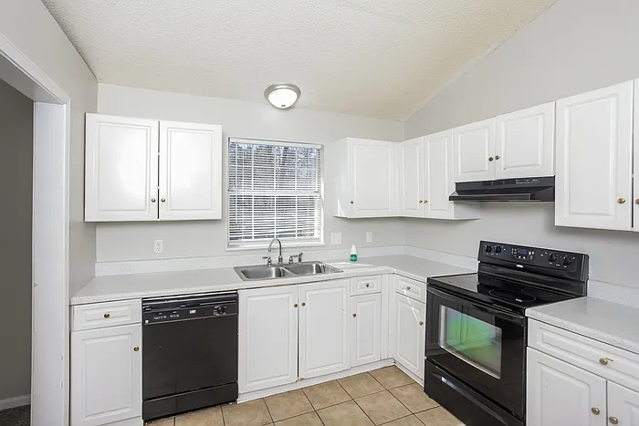 206 Valeworth Dr — Photo 3
