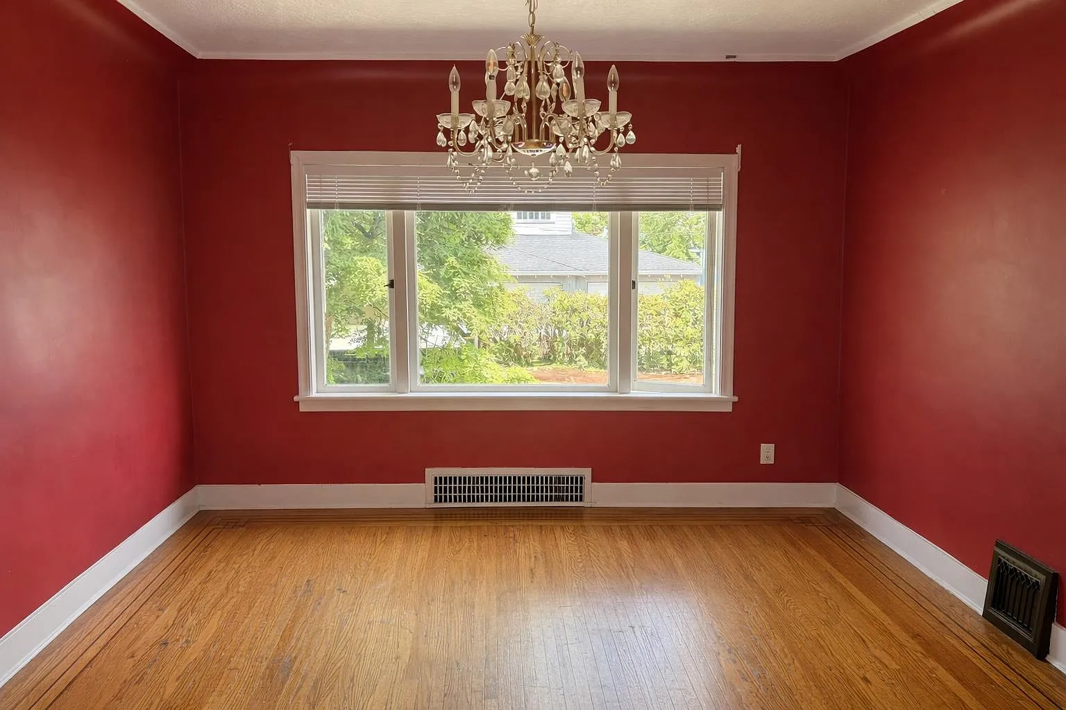 3 bed, 2100 sqft, $4,000 — Photo 2