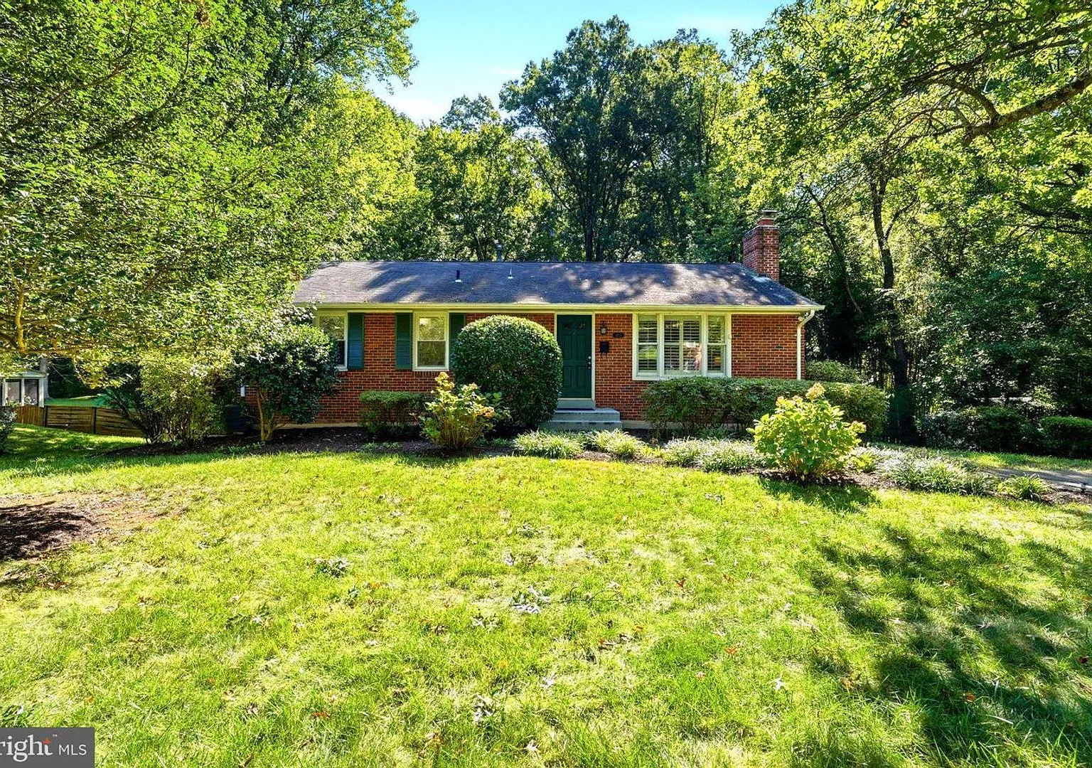 Lovely, updated rambler with finished walk-out basement! — Photo 1