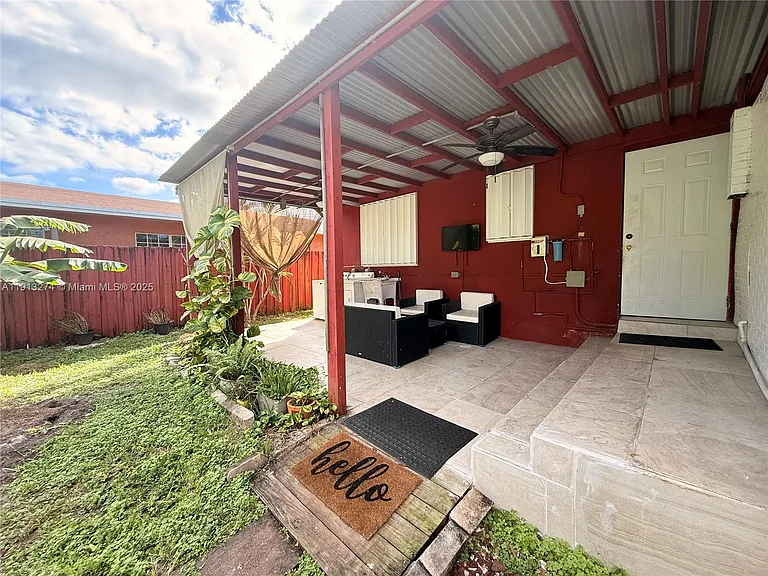 2435 Wilson St — Photo 16