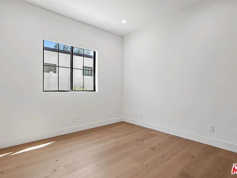 5917 Rhodes Ave — Photo 23