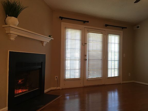 Living Room, Vaulted Ceiling