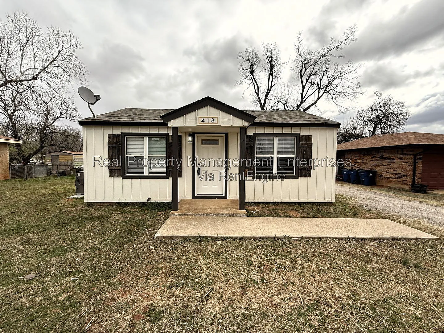 1 bed, 1.0 bath, 720 sqft, $799 — Photo 1