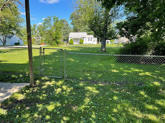 4th image of 2069 Parkwood Ave