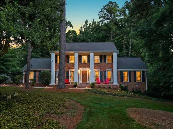 2059 Mountain Creek Dr, Stone Mountain, GA 30087