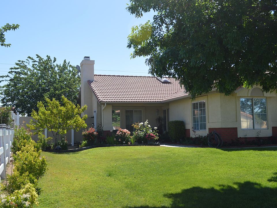 2nd image of 6803 Banyan Ave