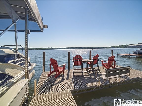 2nd image of 320 Lakeside Dr