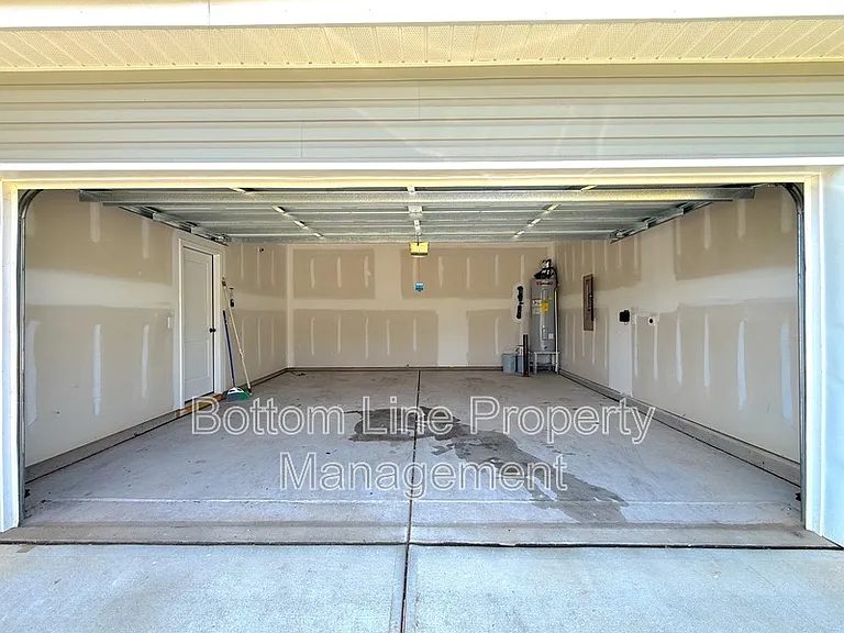 9016 Stoney Waters Ct — Photo 20