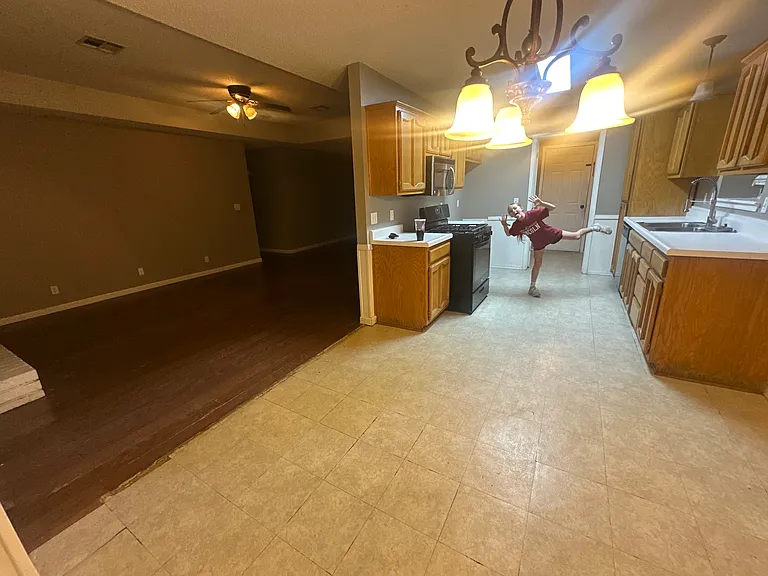 11009 S Nandina Ave — Photo 3
