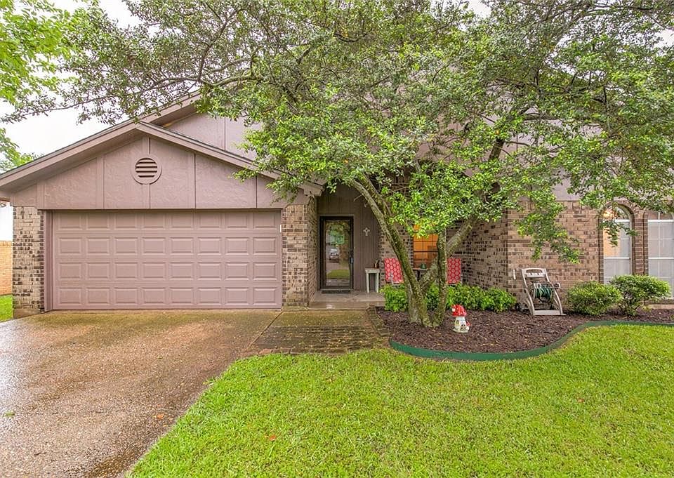 1st image of 2113 Pebblecreek Dr