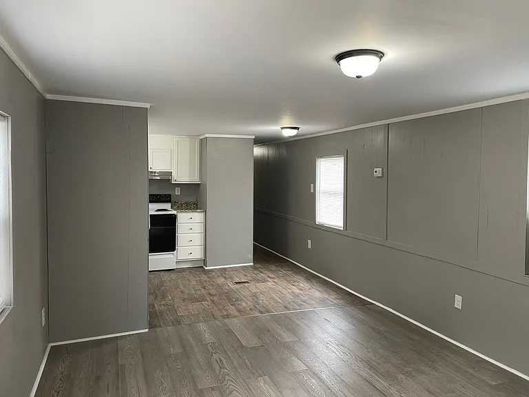 208 Leatherwood Ln — Photo 3