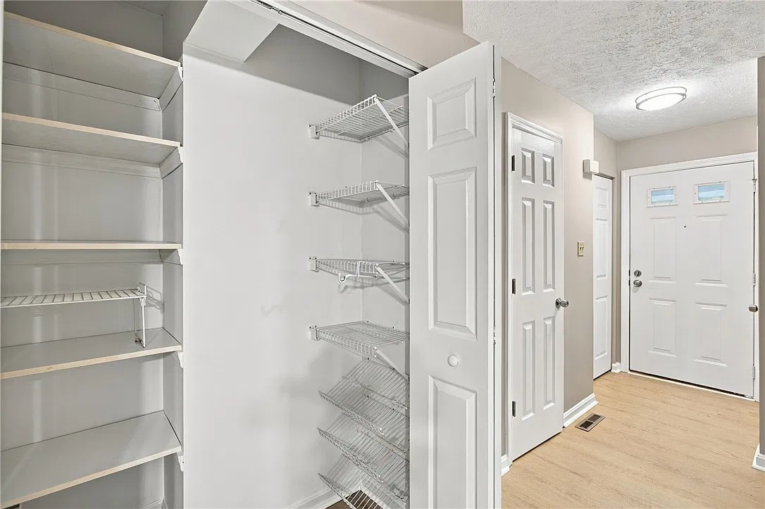 2 bed, 1.5 bath, 1190 sqft, $1,800 — Photo 4