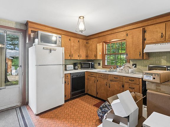 4th image of 8 Acacia Road