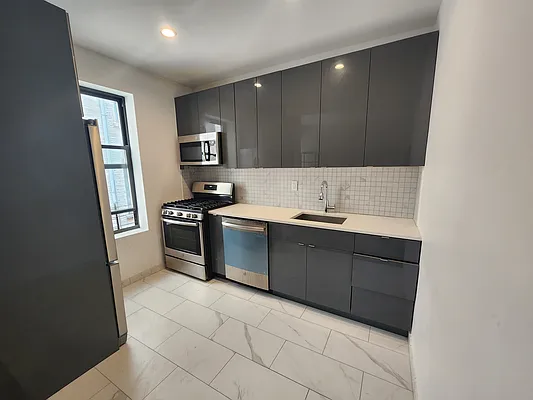 Rented by Reyes & Elsamad Real Estate Group | media 8