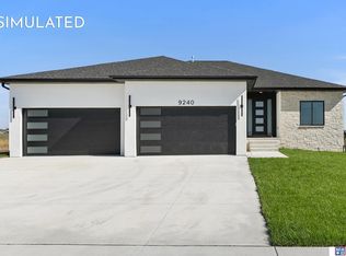 615 106th St, Lincoln, NE 68527