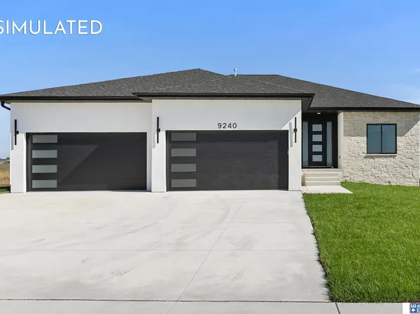 615 N 106th St, Lincoln, NE 68527