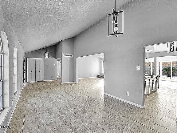 6th image of 3709 Roslyn Dr