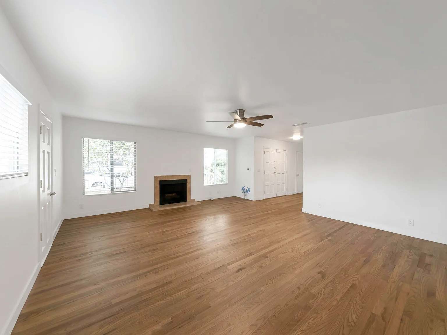 3 bed, 2.5 bath, 1950 sqft, $5,750 — Photo 4