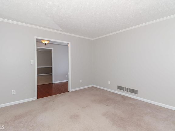 5th image of 115 Oxford Ln