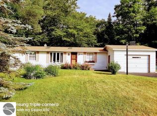 8472 3rd St, Onekama, MI 49675