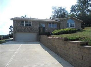 105 Ray Dr, Belle Vernon, PA 15012