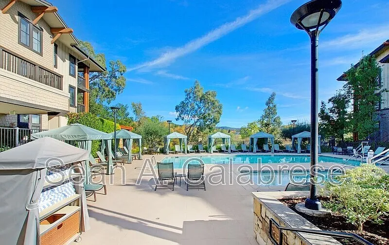 1 bed, 1.0 bath, 771 sqft, $2,176 — Photo 4