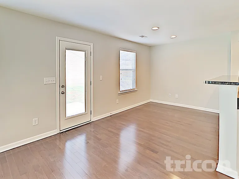 7101 Colquitt Way — Photo 5