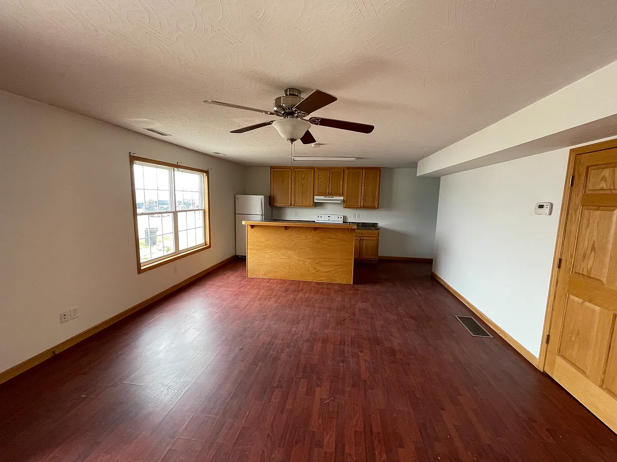 Building Photo - 20 Roberts Ln #3