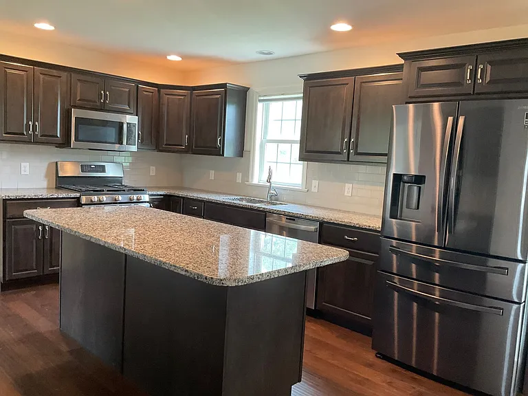 301 Reserve Ln — Photo 9