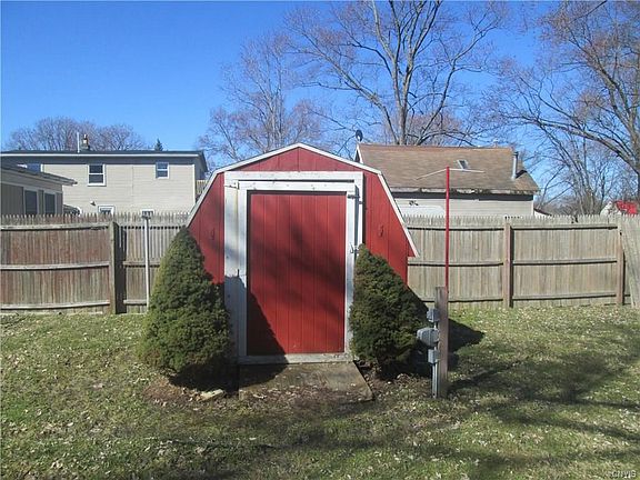 5th image of 422 Garden City Dr