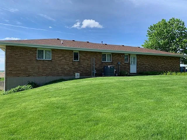 3 bed, 1496 sqft, $2,000 — Photo 2