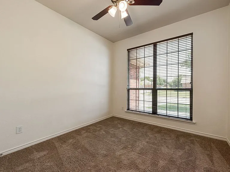 2200 Fieldcrest Dr — Photo 14