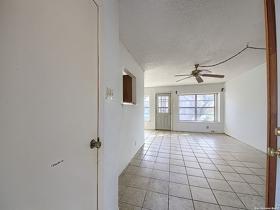 3rd image of 1066 HONEYTREE ST