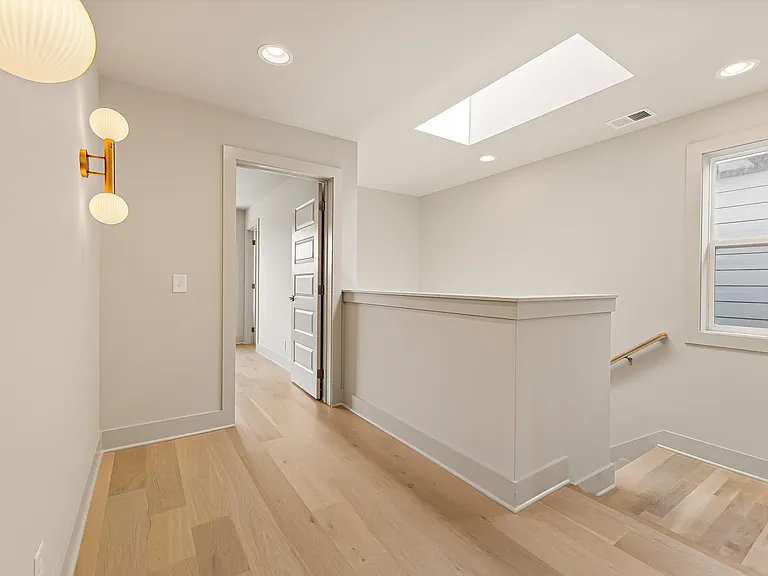 3rd floor landing. 2 beds on the 3rd floor