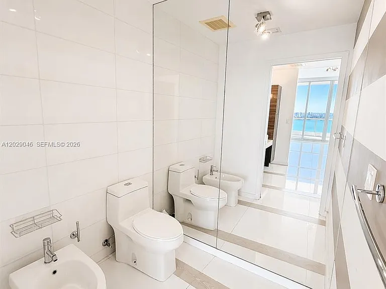 2020 N Bayshore Dr #2909 — Photo 11