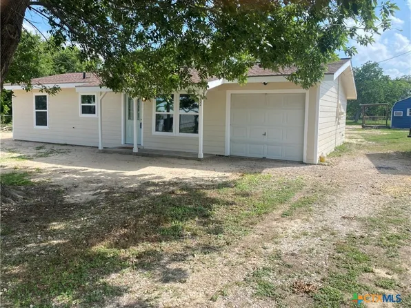 202 Hahn Rd, Port Lavaca, TX 77979