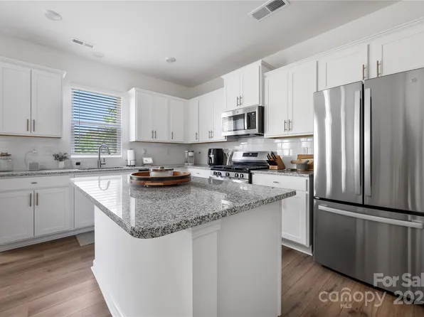 699 Kitfox Dr NW, Concord, NC 28027