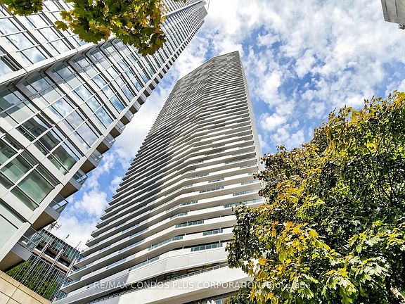 2nd image of 2221 Yonge St #506
