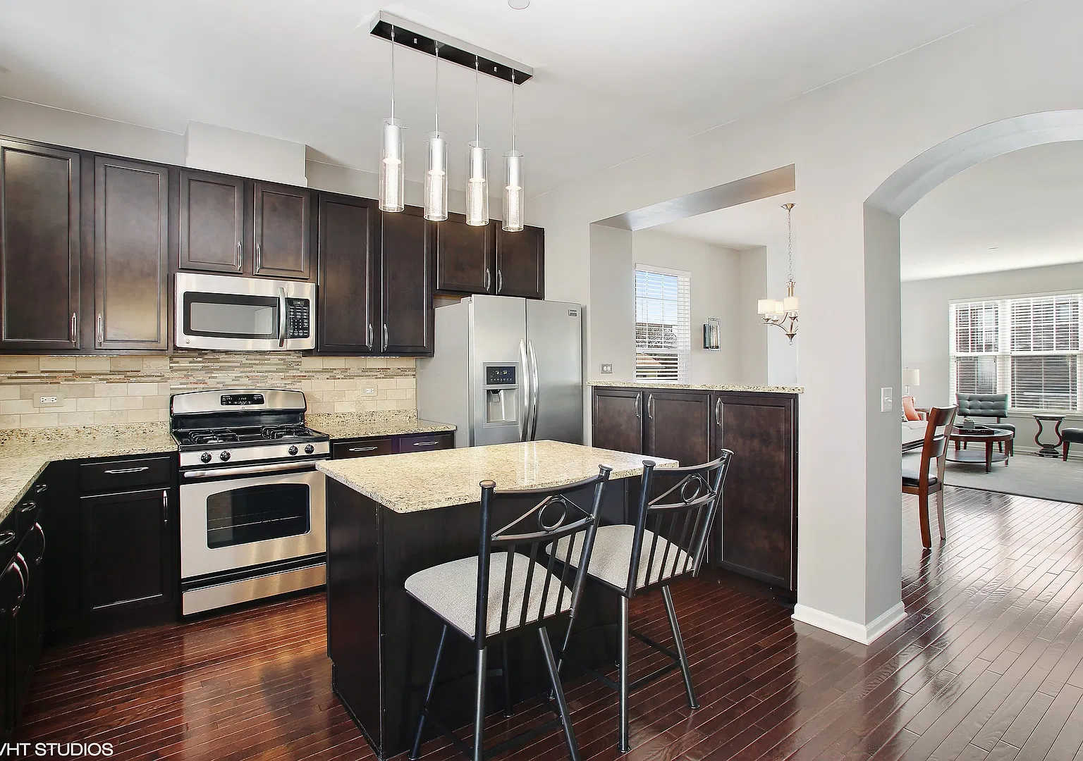 3 bed, 2.5 bath, 2162 sqft, $3,500 — Photo 1