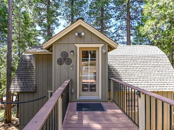 29301 Lassen Dr, Cold Springs, CA 95335