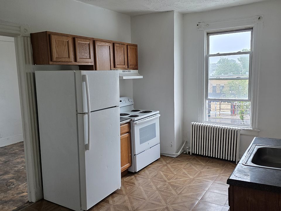 1st image of 10 N Bond St #3K