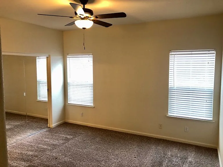340 Caples Dr — Photo 12
