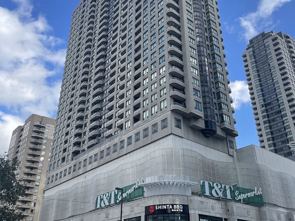 33 Empress Ave #915