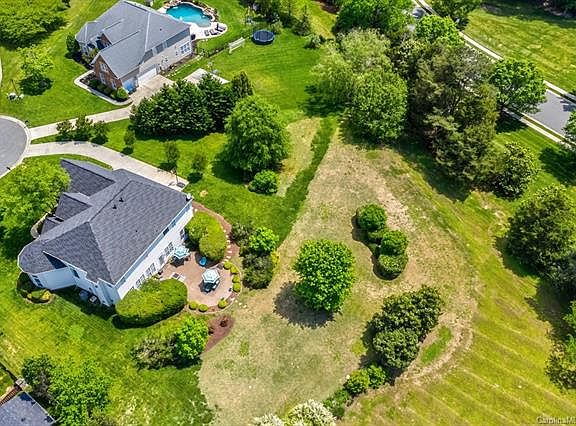3rd image of 9601 Dodona Dr