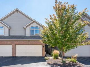 976 Parkhill Cir, Aurora, IL 60502