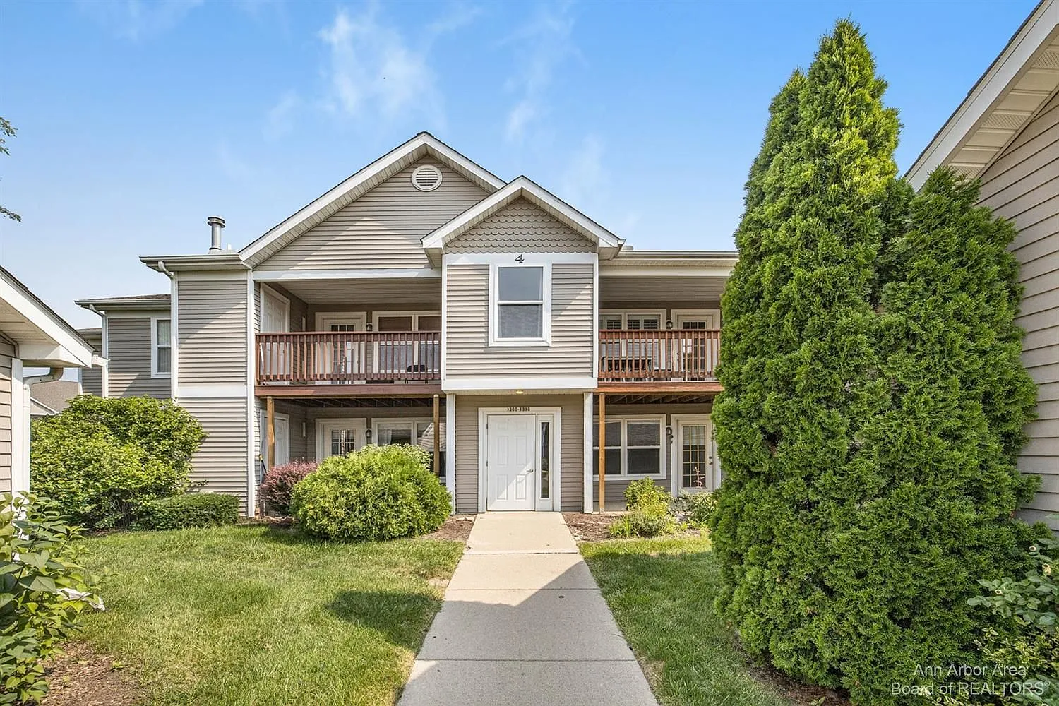 1392 Heatherwood Ln photo 1