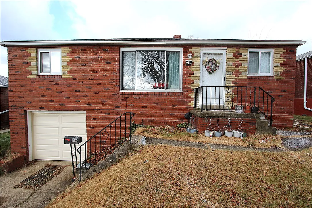 210 Livingston Rd photo 1