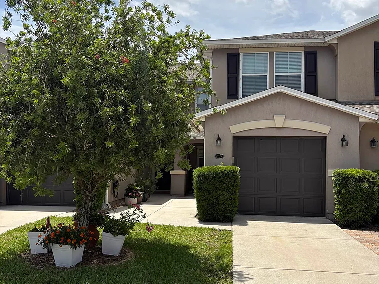 209 E Pisa Pl — Photo 1