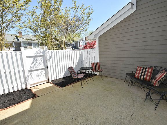 4th image of 8238 Legare Ct